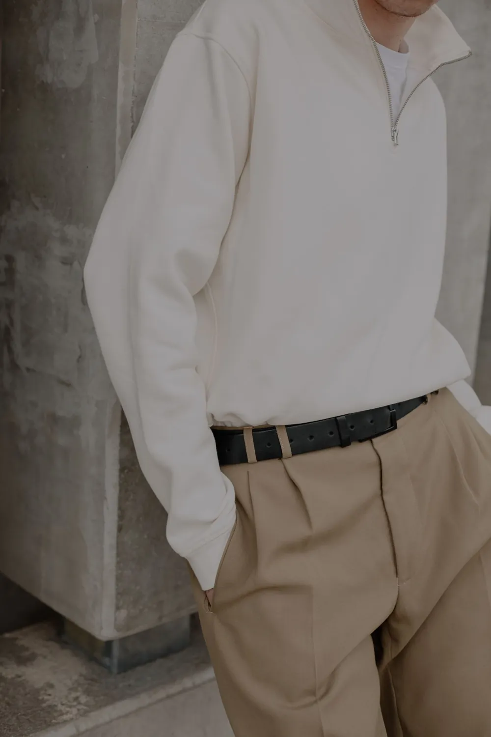 Pantalón plisado crudo